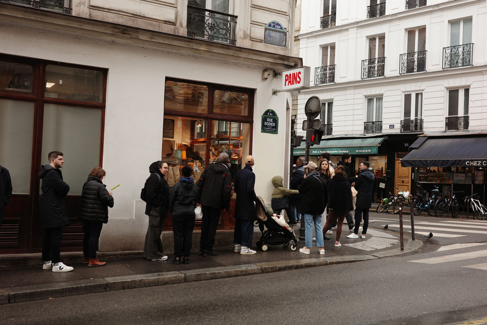 Mamiche bakery storefront in Paris